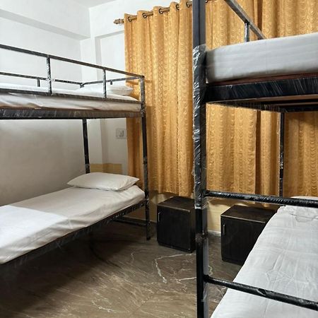 Sattva Cafe And Motel Rishīkesh Eksteriør bilde